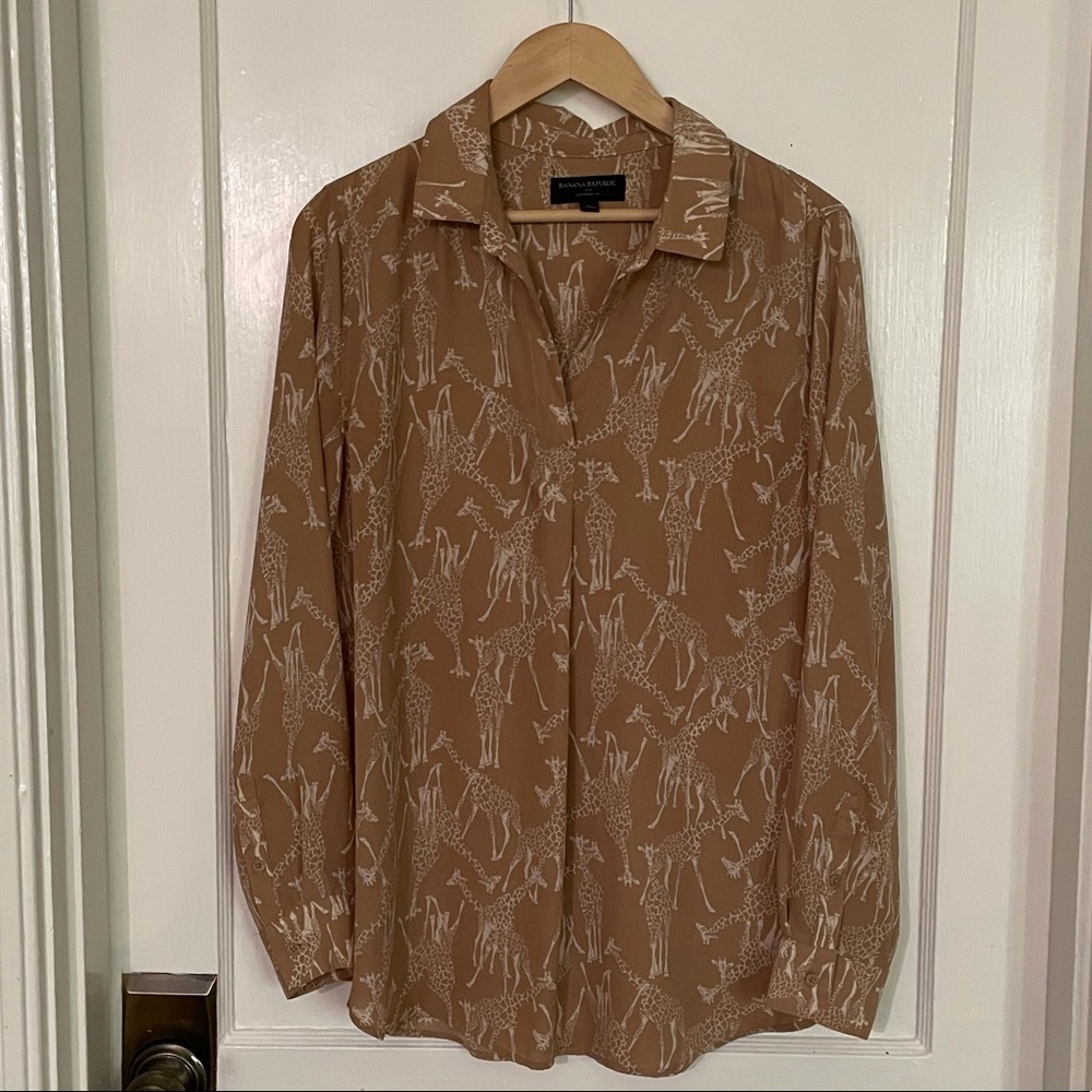 Banana Republic size L giraffe blouse
